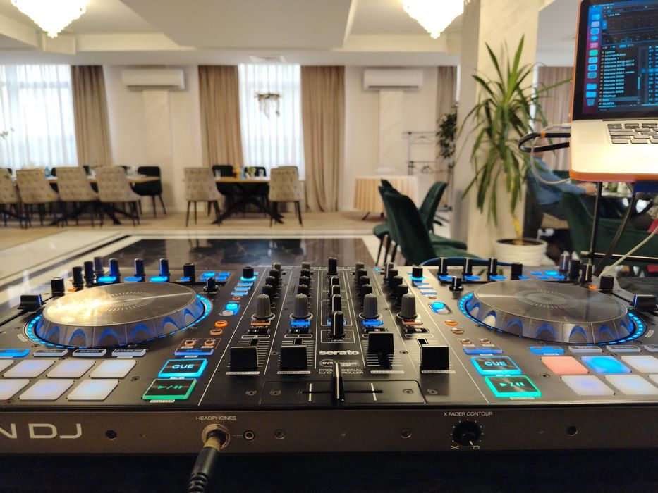 Vând Consola Dj Denon mc7000