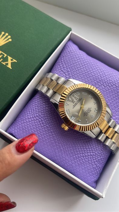 Продаётся наручные женские часы