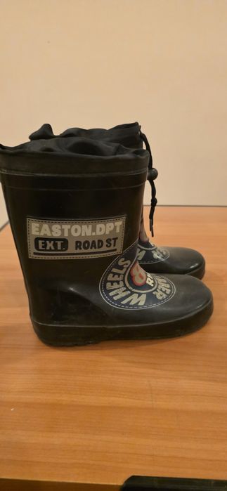 Продам резиновые детские сапоги