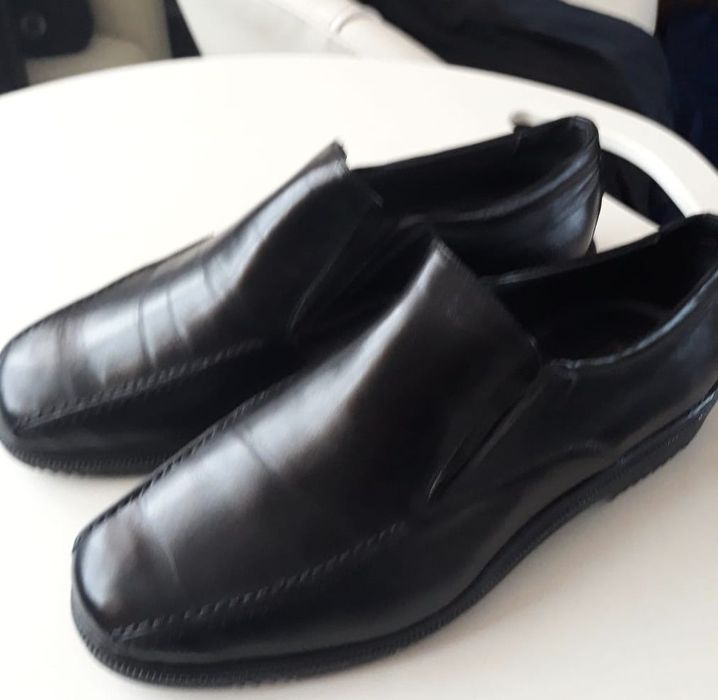 Pantofi piele naturală noi.