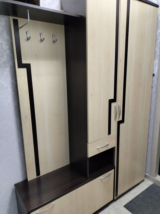 Продаю мебель -прихожую