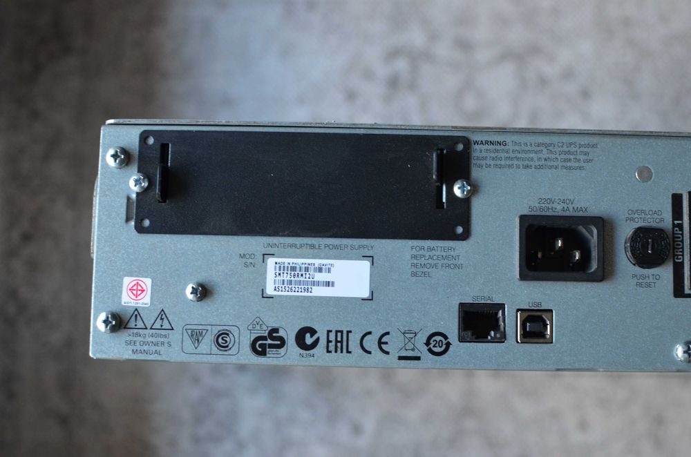 UPS Smart APC SMT750 baterii noi 24V sinus pur centrala