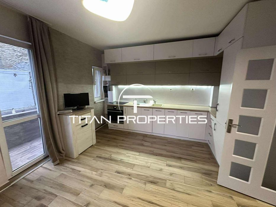 Дава се под наем Двустаен апартамент в Варна, Гръцка махала - 65 кв.м за 398.82 € - Снимка #1