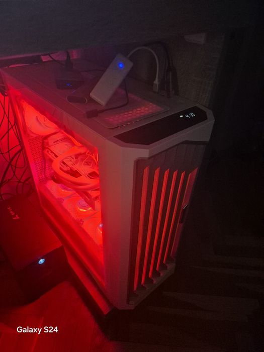 High-End PC: i7-14700KF / RX 9070 XT / 48GB RAM / 5.5 TB / Сглобен с топ части