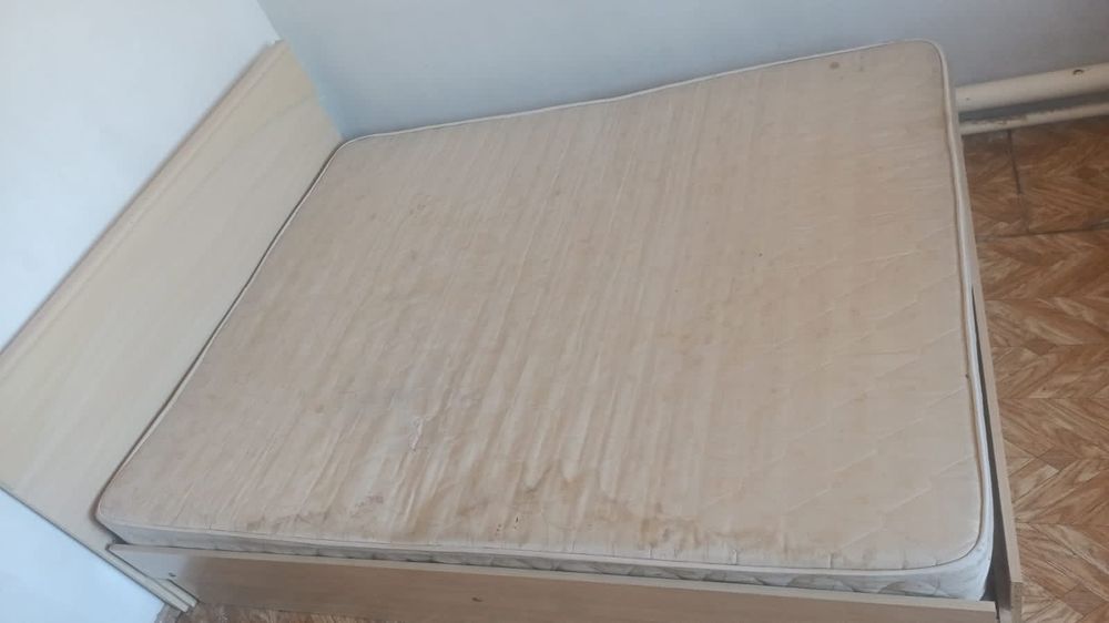 Продам 2 спальную кровать