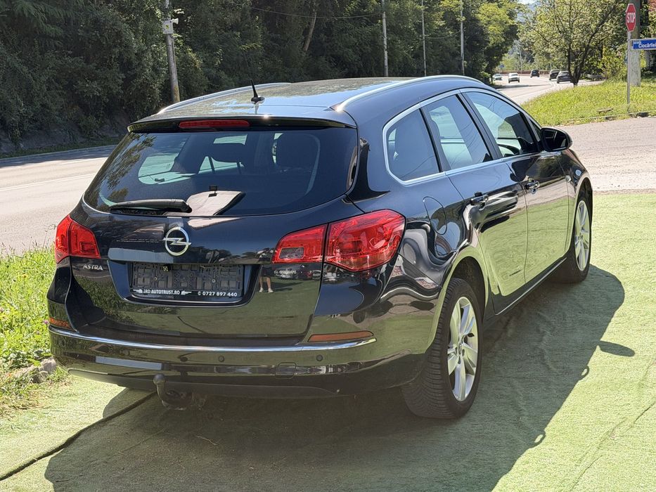 Opel Astra J 2014 si in Rate