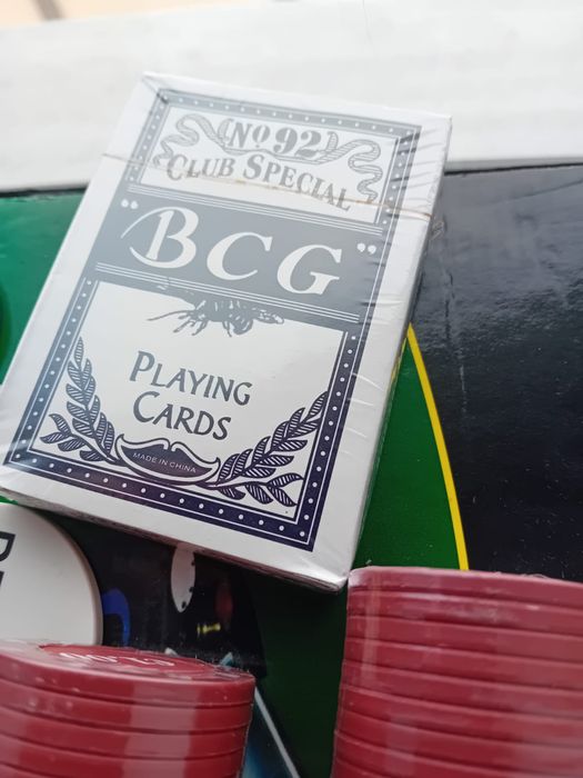 Kit joc de poker. Sigilat.Pret 100 lei fix