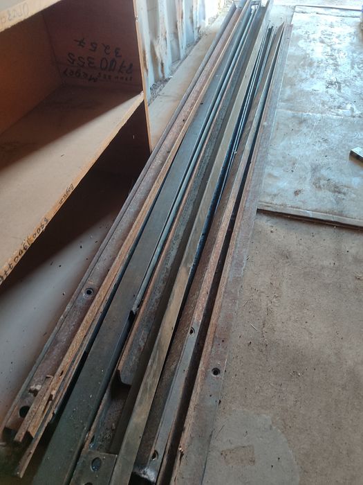 Продам металлические уголки