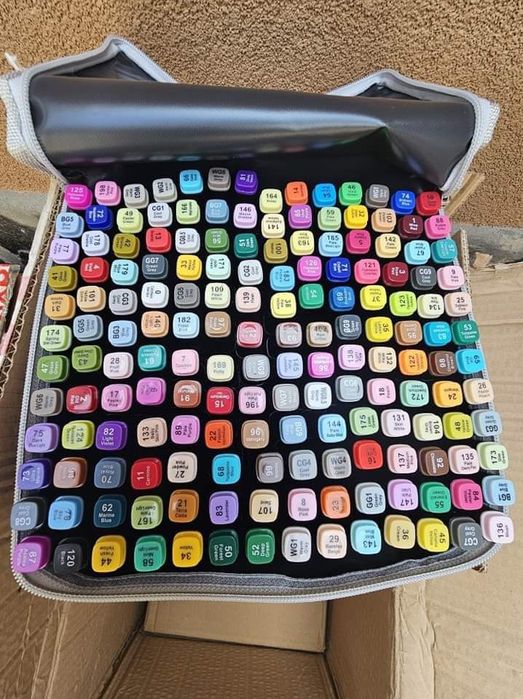 Комплект от маркери с две страни и калъф за съхранение