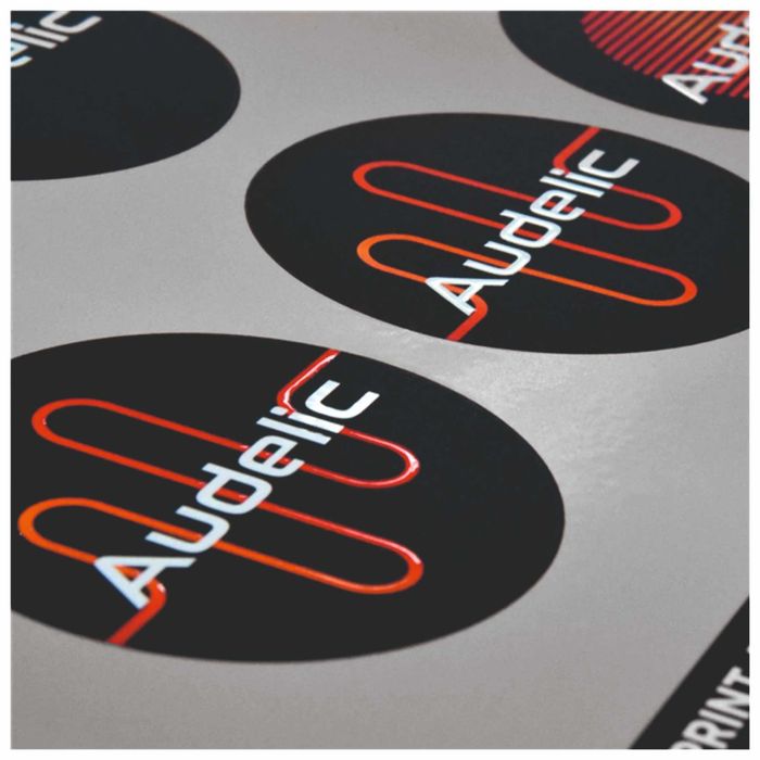 print uv cu alb, lac selectiv si cmyk pe autocolant, canvas, tapet,