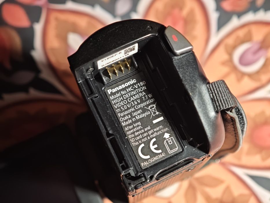 Panasonic hc-v180
