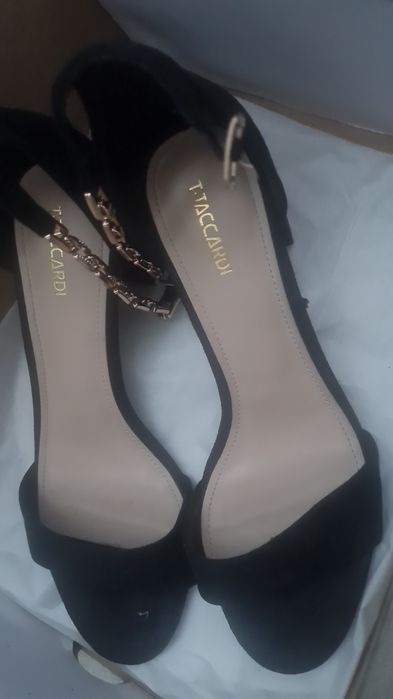 Продам  босоножки, двоику