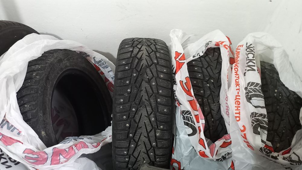 Продам шипованные шины