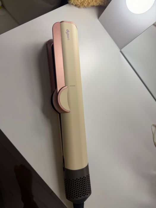 Преса за коса Dyson aistrait