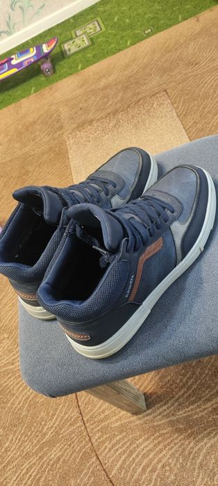 Продам кроссовки