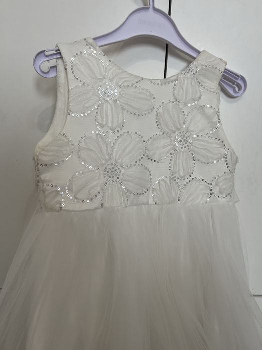 Продам платья девочкам