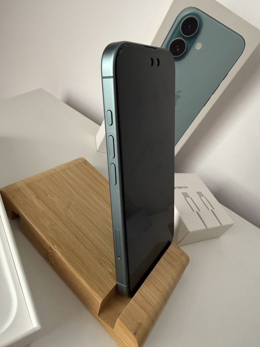iPhone 16, 128Gb, Bat 88%, la cutie