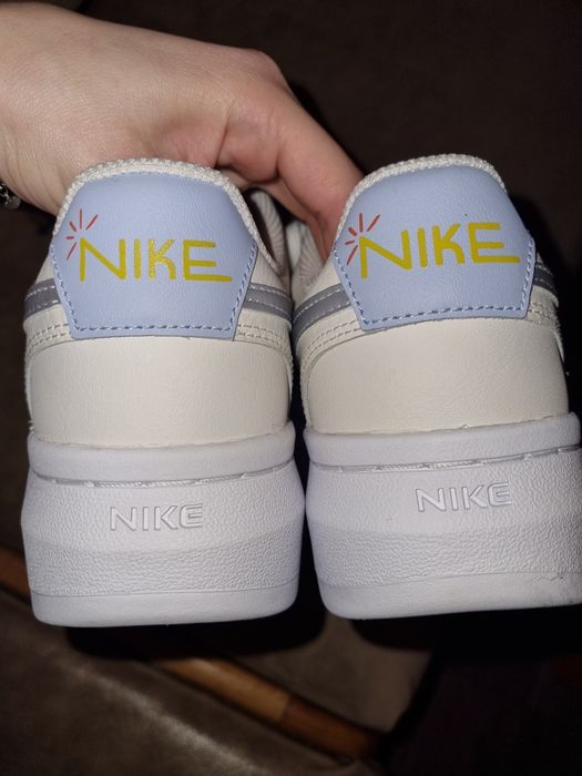 Vând adidasi NIKE
