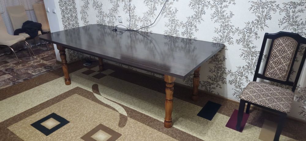 Стол для  гостиной