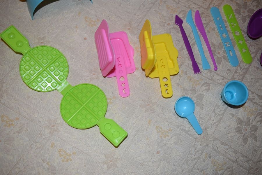 Masina de facut inghetata din plastilina - joc pentru copii