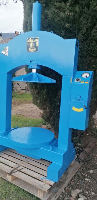 Teasc struguri hidraulic electric