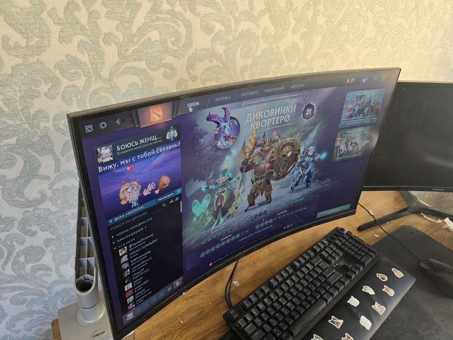 Монитор Ardor Gaming Horizon с кронштейном.