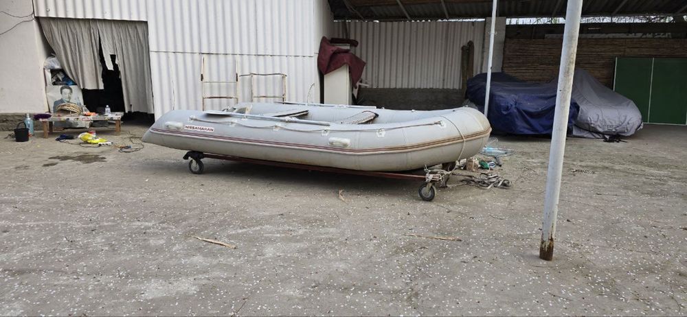 Продается лодка пвх 4.20 в хорошем состоянии