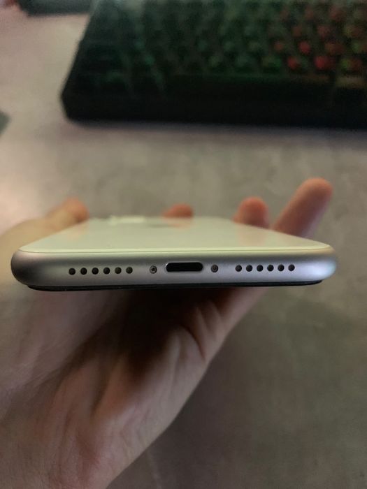 продам iphone 11 64gb