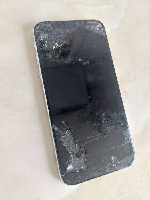 Vând Apple iPhone X sau Xs (alb / white) pentru piese //poze reale