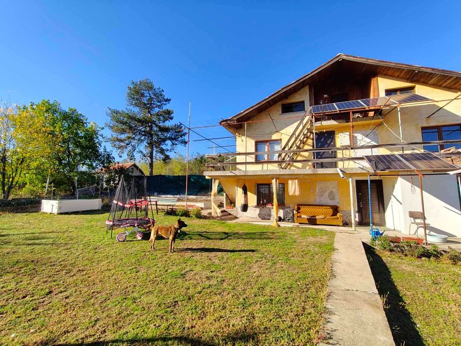 Продава вила в ж.к. Изток над блок 45, гр. Казанлък