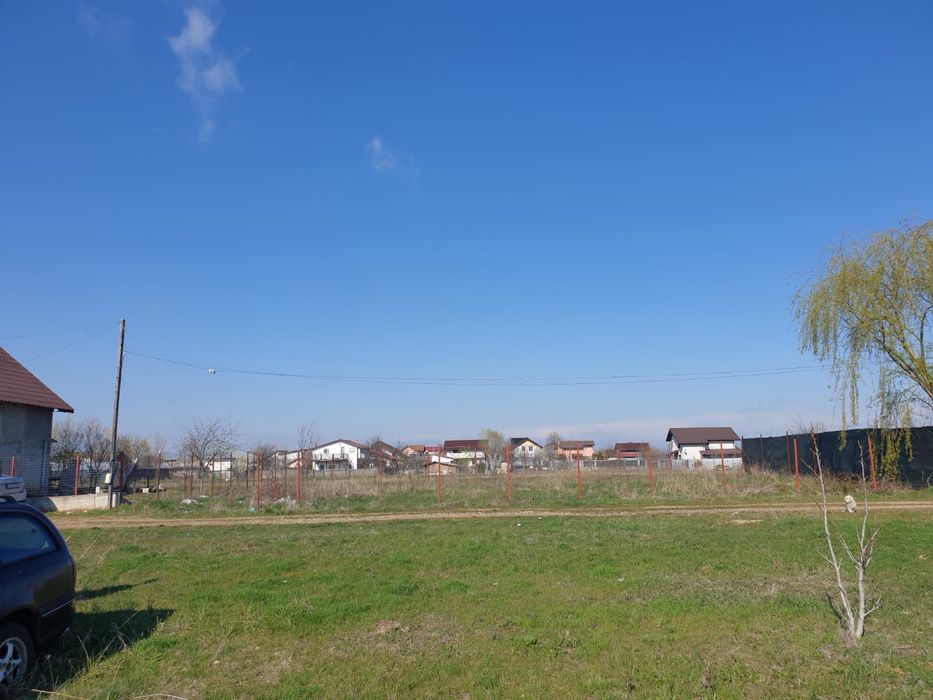 Vând teren în Dobreni