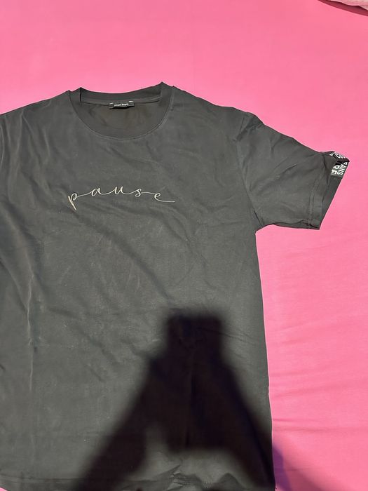 Чисто нова тениска на PAUSE