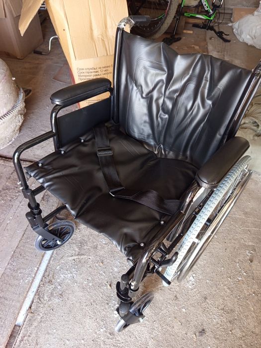 Продам уличную  креслокаляску