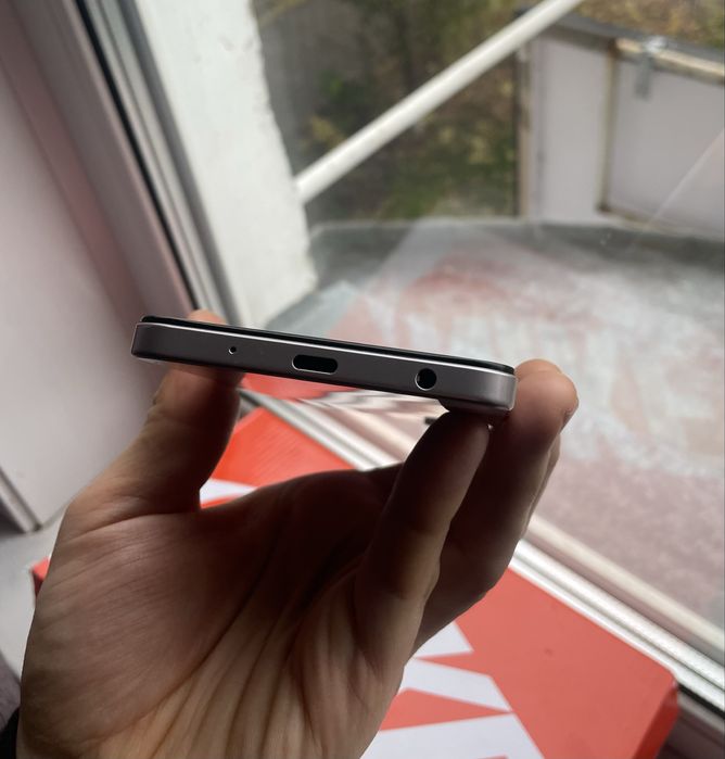 Продам телефон vivo Y04s
