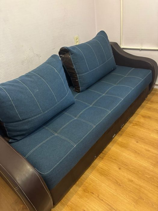 Продается диван в хорошем состоянии! !