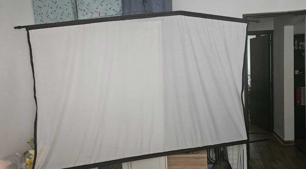 Ecran de proiectie cu stativ, dimensiune 135 × 210 cm