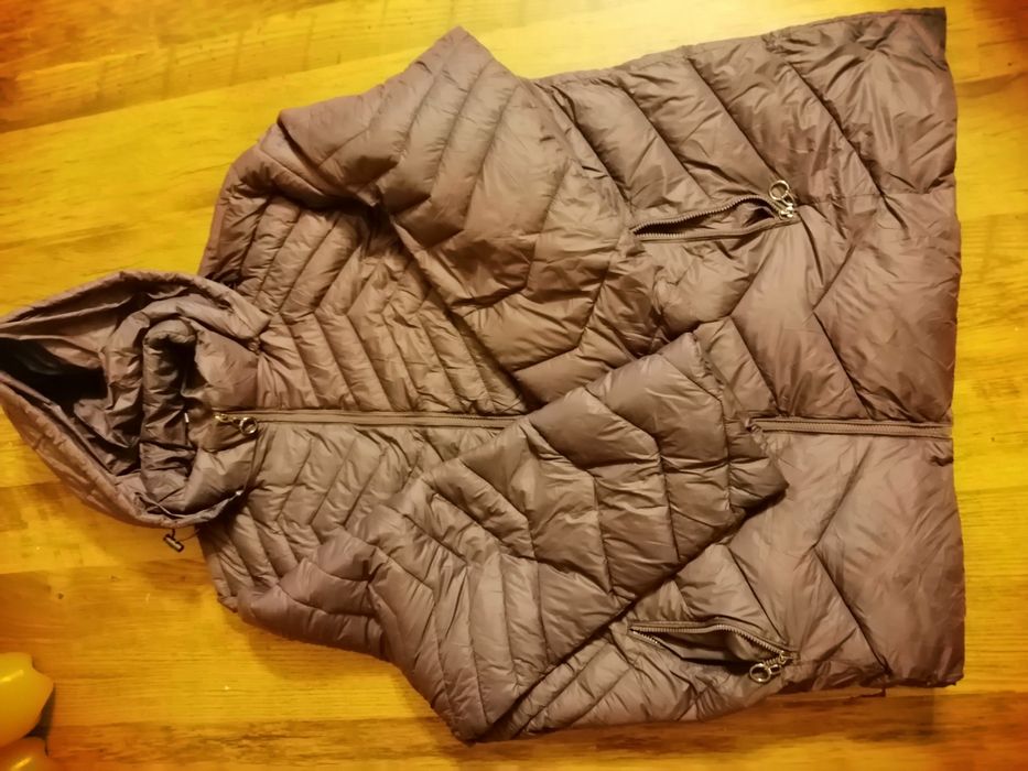 Дамско яке с качулка олекотено коледна цена 45лв бр.