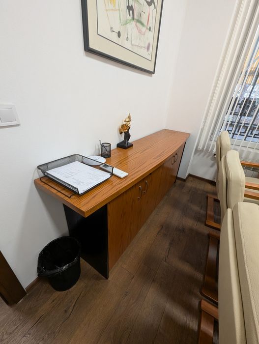 Мебели за офис - маса, столове и шкаф