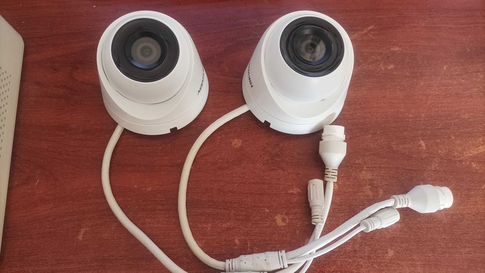 Hikvision NVR DS-7104NI-SN + 2 IP камери DS-2CD1301.I