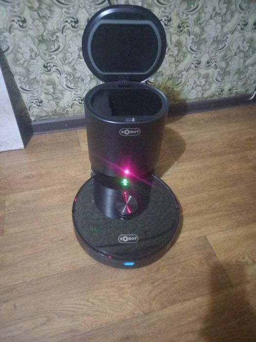 Продам или поменяю робот пылесос
