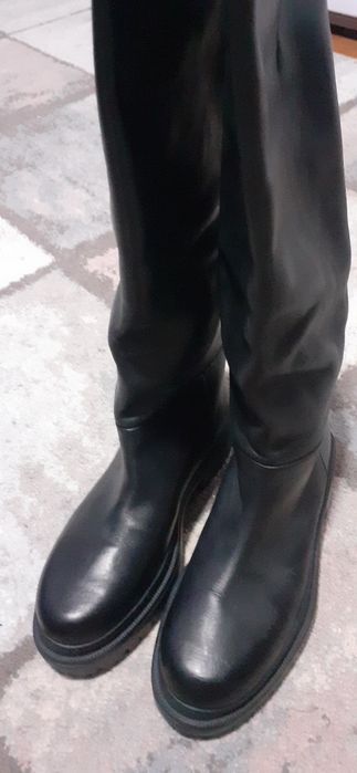 Vând cizme din piele naturală brand Arket Suedia