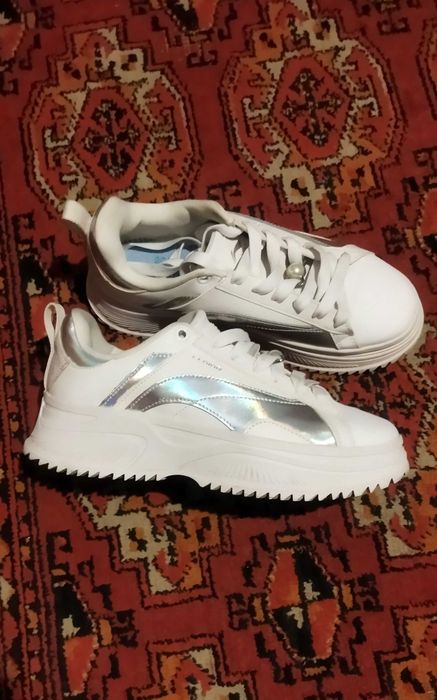 белые кроссовки Li ning 38 размер ОРИГИНАЛ супер турбо!