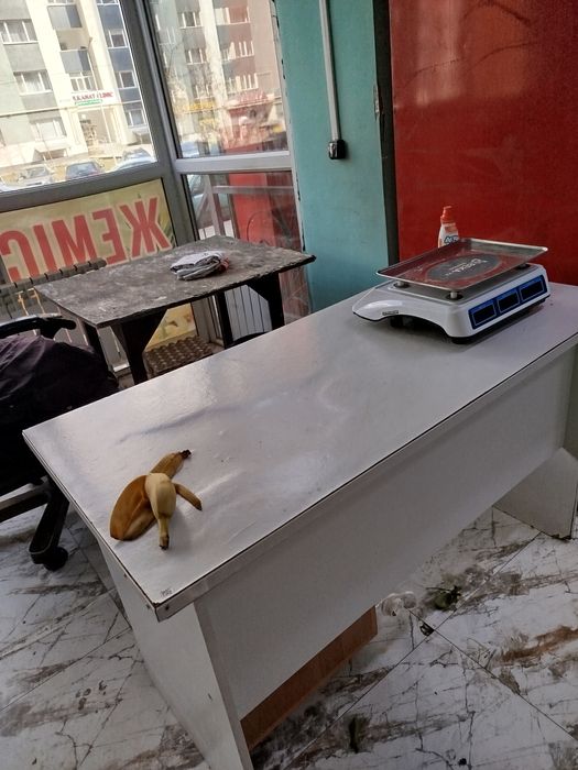 Стол,парта, тумбочка