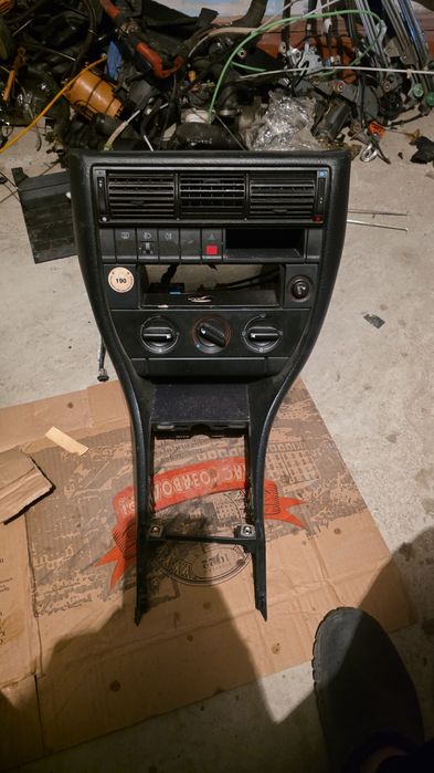 Ауди 100 А6 С4 кузов Консоль.