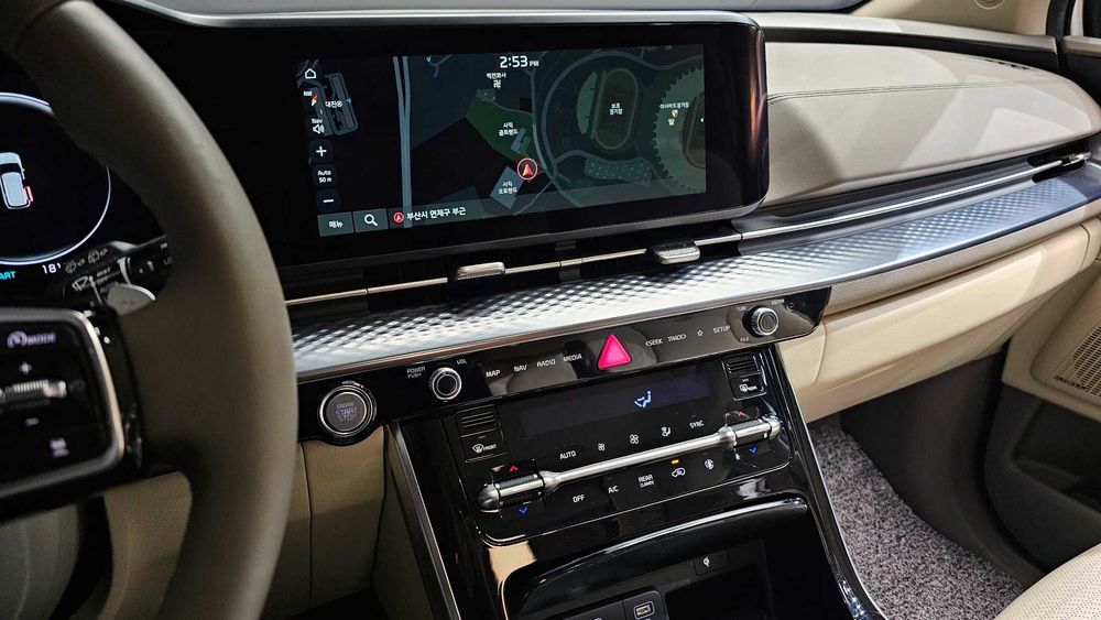 Kia Carnival Gasoline 7-Seater Hi-Limousine Signature