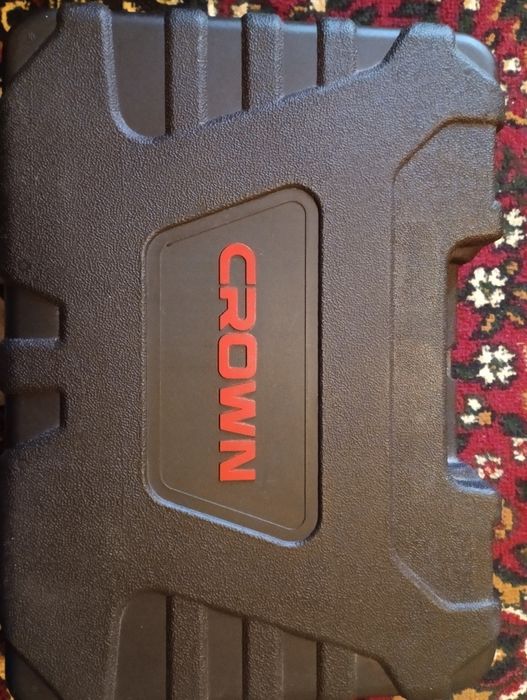 Фирменный перфоратор crown почти новый