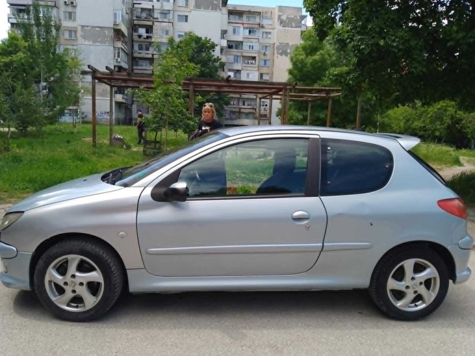 Автомобил   Пежо