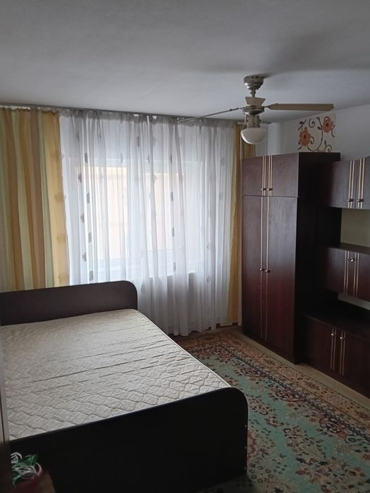 Închiriez garsonieră. pe termen lung.