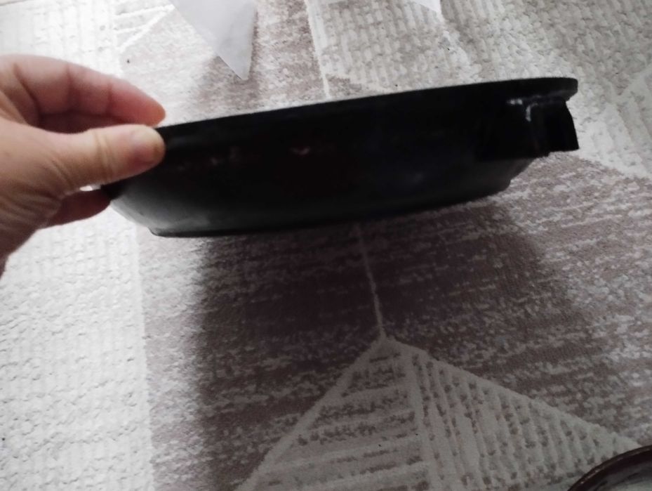 Сковорода с антипригарным покрытием.