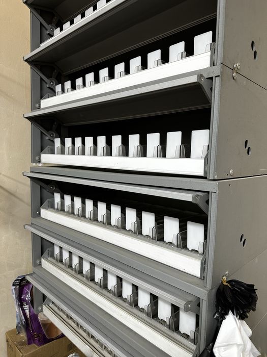 Продам сигаретные полки 2шт